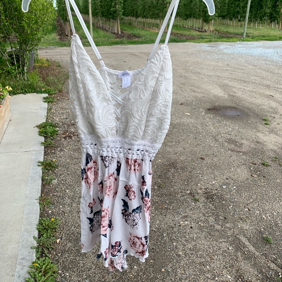 *SOLD ON OTHER SITE* Streetwear Society Floral Romper Size Medium - Picture 11 of 12